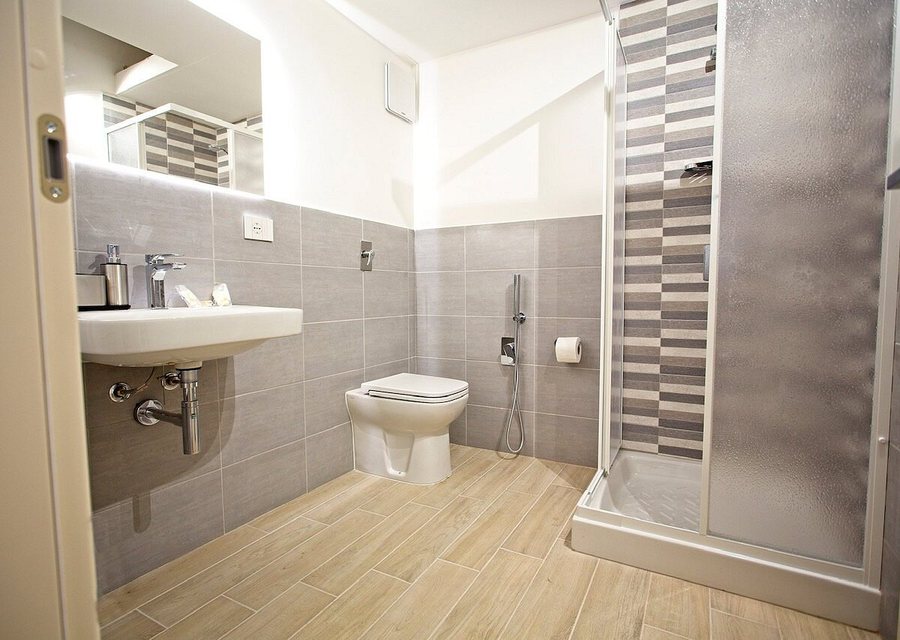 Leone Suite — Bathroom