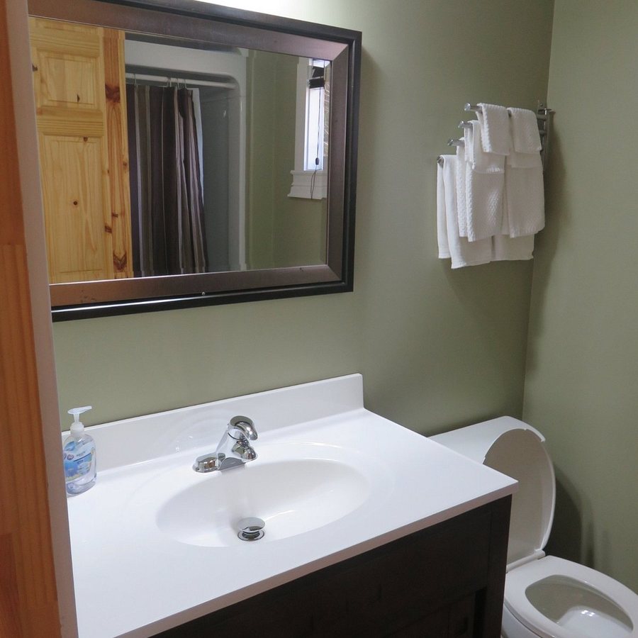 Leoni s Mountain Lake Cottages — Bathroom