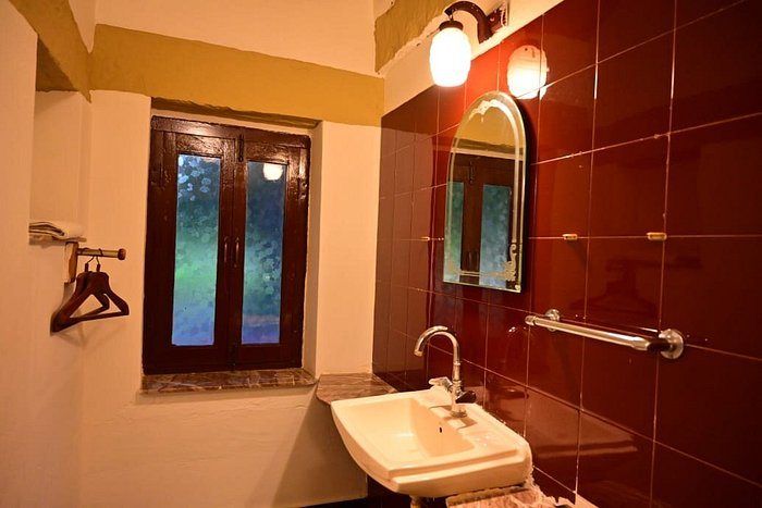 Leopard s Lair Jungle Lodge — Bathroom