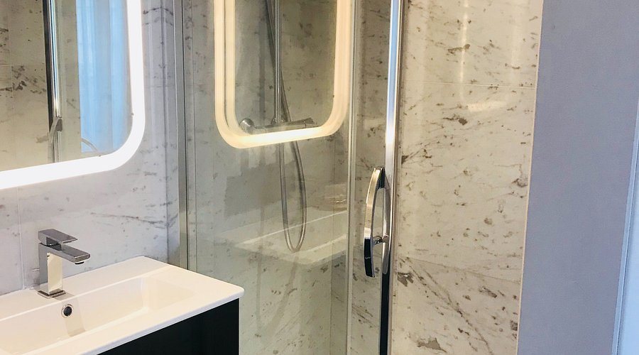 Les Bains — Bathroom