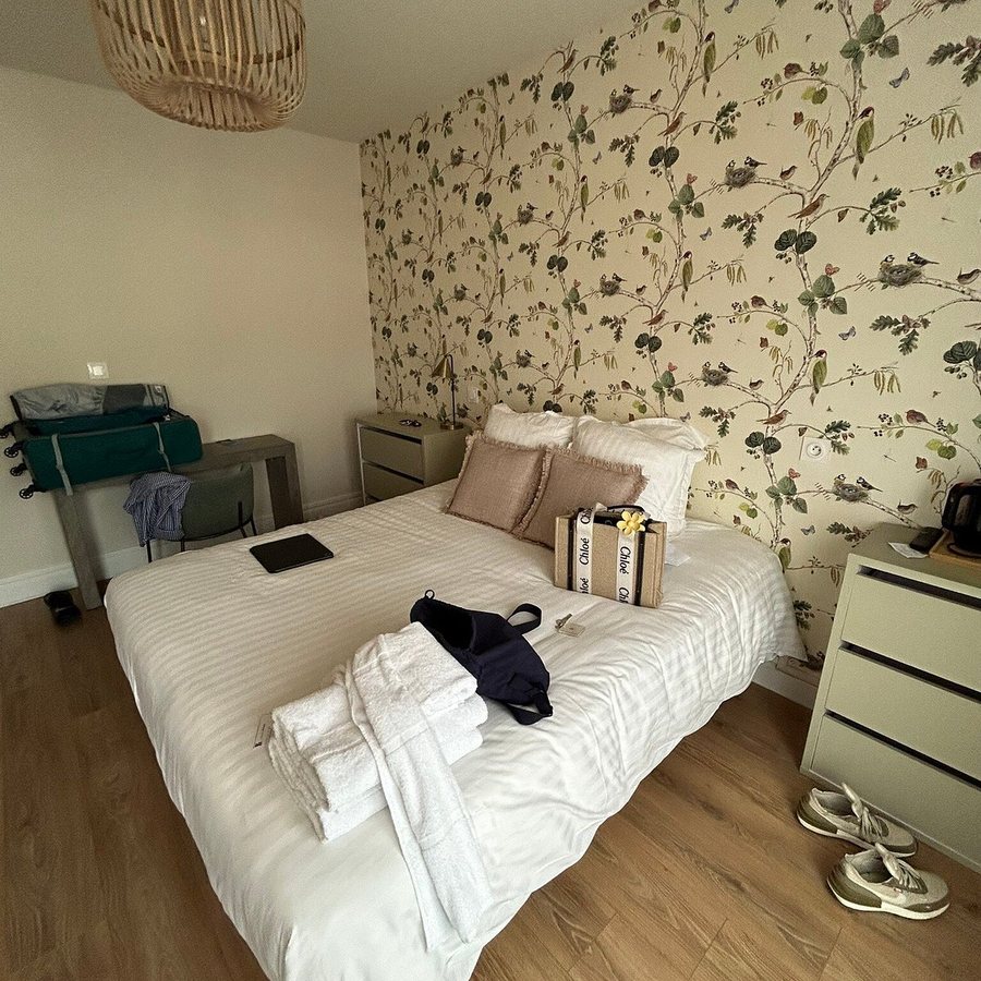 Les Bains — Guest room