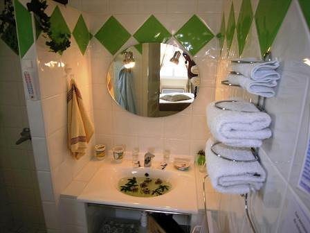 Les Lavandieres — Bathroom