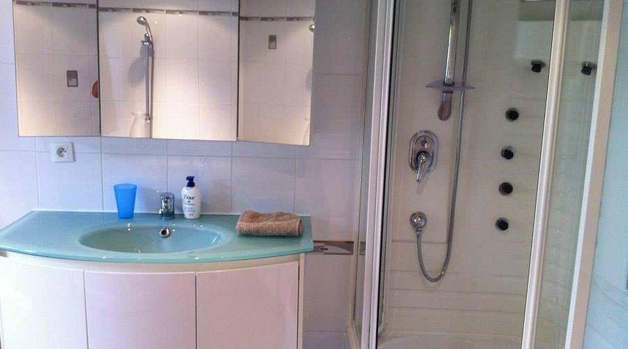 Les Logis La Fontaine — Bathroom