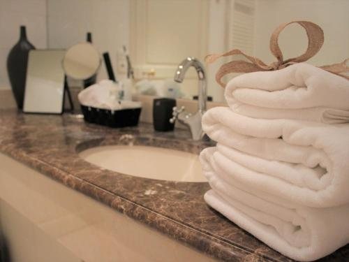 Les Rives de la Tronne — Bathroom