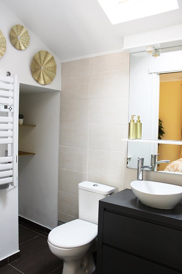 Les Rocailles — Bathroom