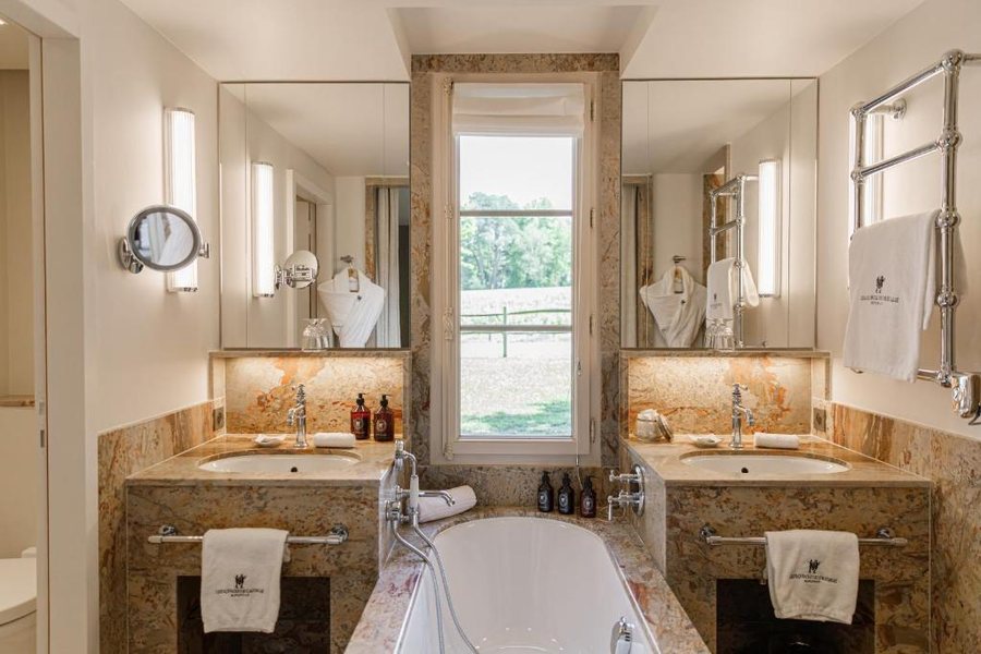 Les Sources de Caudalie — Bathroom