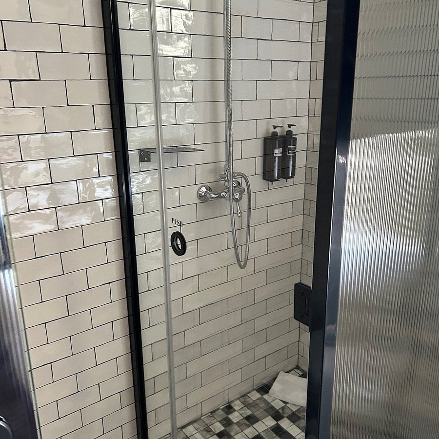 Letoh Letoh Gran Via — Bathroom