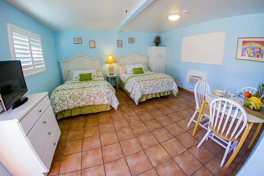 Leucadia Beach Inn — Guest room