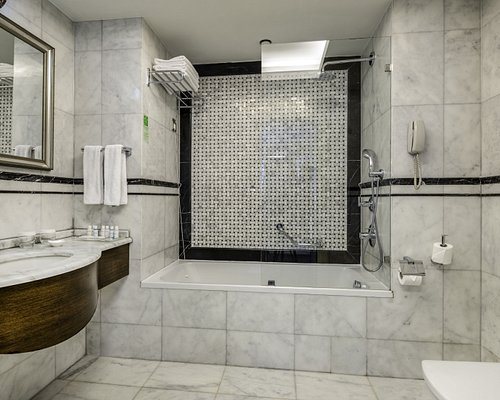 Levni Hotel Spa Istanbul — Bathroom