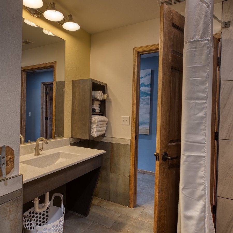 Lewis Clark Motel of Three Forks — Bathroom