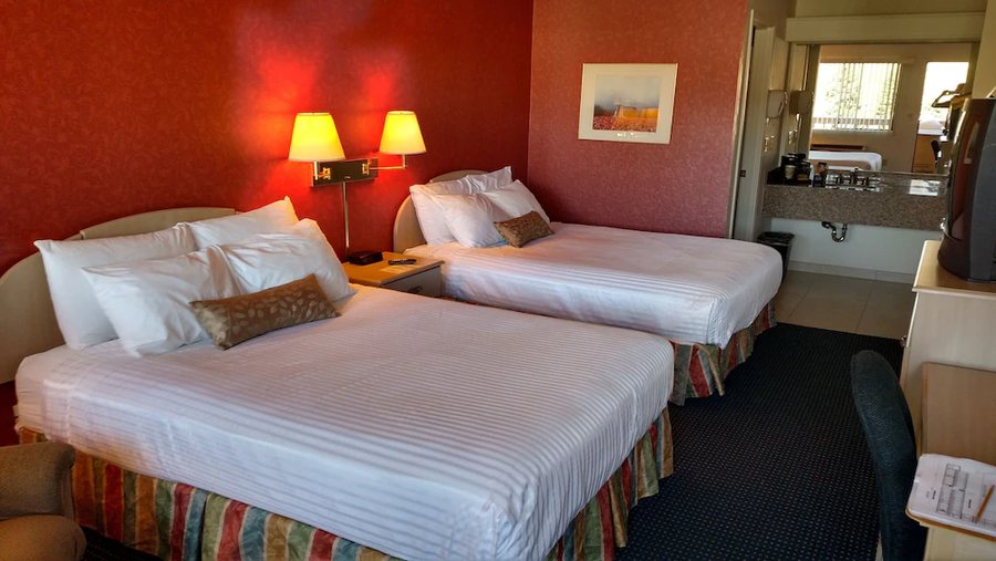 Lewis River Inn — Guest room
