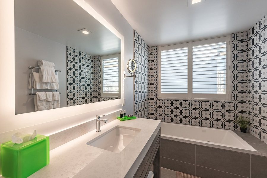Lexen Hotel North Hollywood Universal Studios Los Angeles California — Bathroom