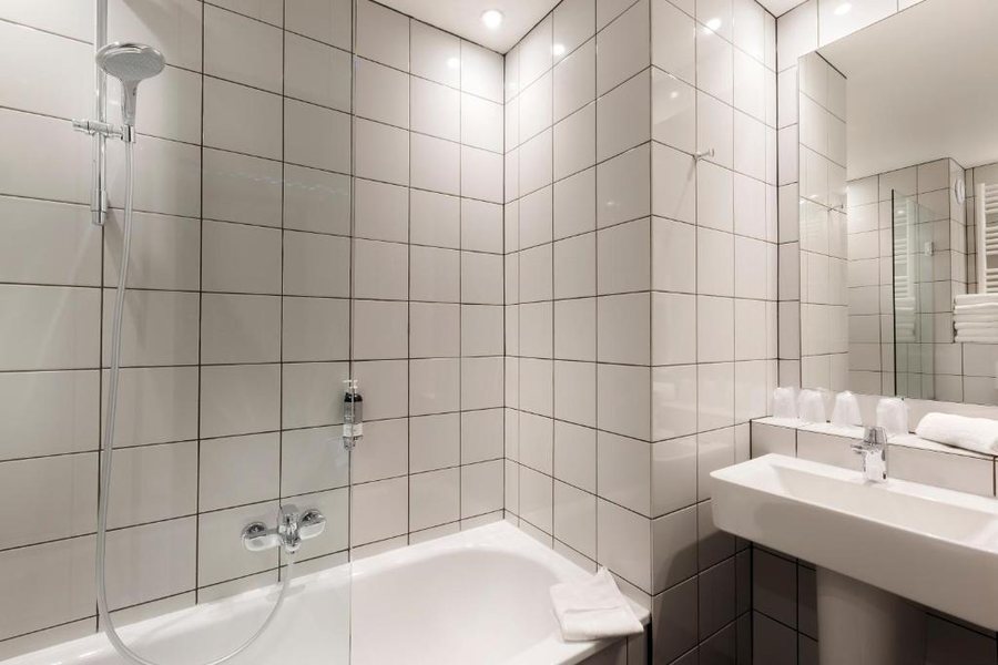Libertel Gare du Nord Suede — Bathroom