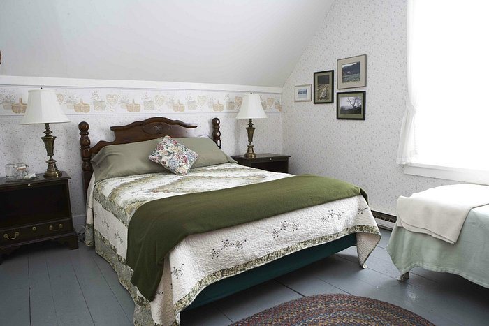 Liberty Hill Farm Inn — Guest room