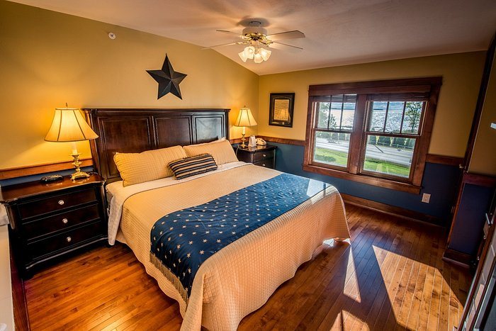 Liberty Lodge At Sister Bay — Guest room