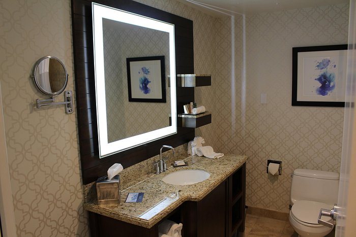 Libra Hotel Los Angeles California — Bathroom