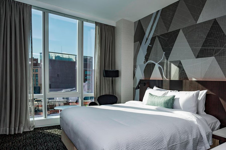 LIC Manhattan View Hotel — Guest room