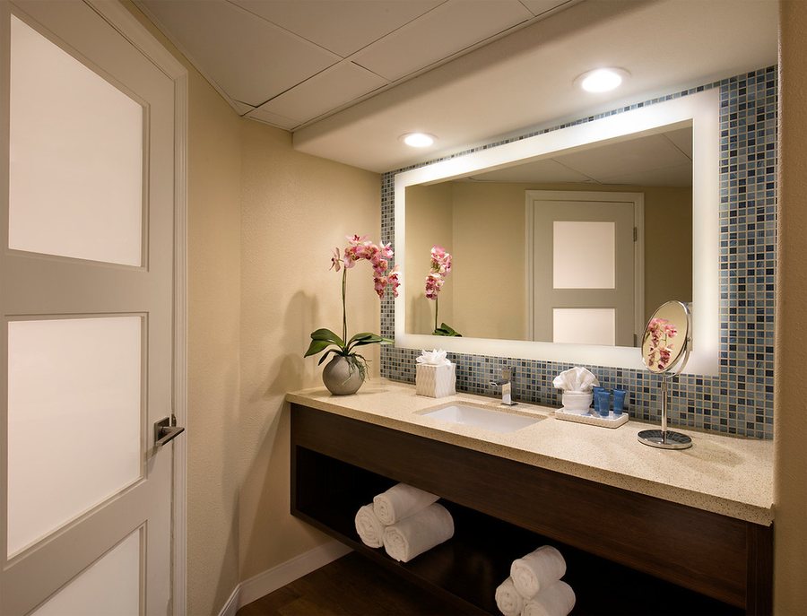 Lido Beach Resort — Bathroom