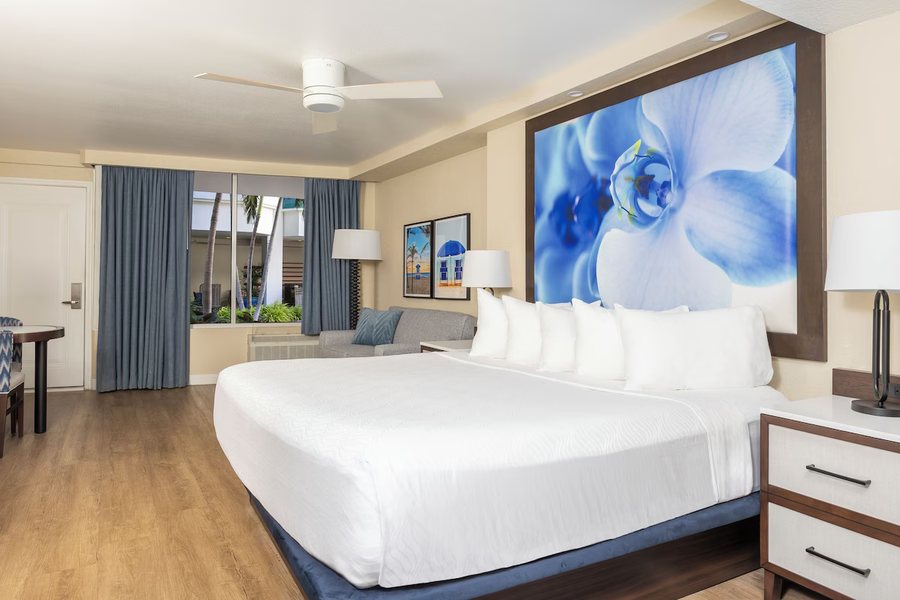Lido Beach Resort — Guest room
