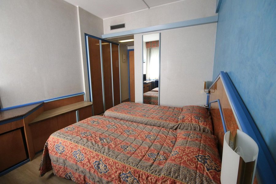 Lido Hotel — Guest room