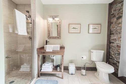 Light Horse Inn Harpers Ferry West Virginia — Bathroom