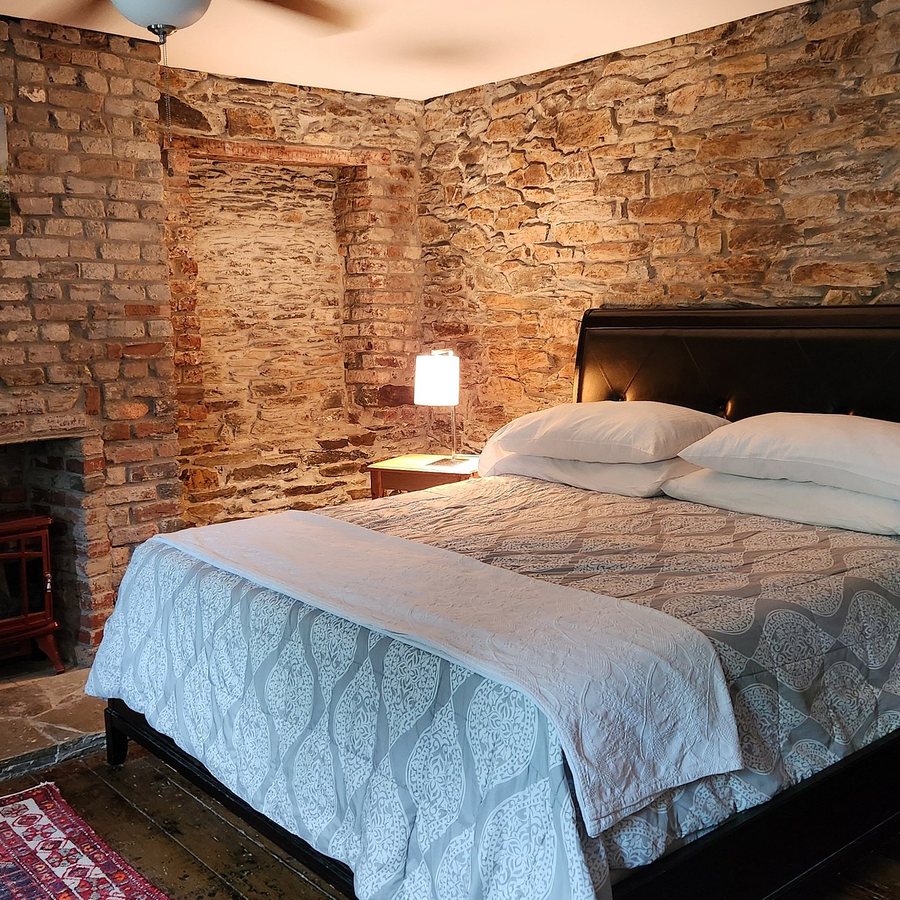 Light Horse Inn Harpers Ferry West Virginia — Guest room