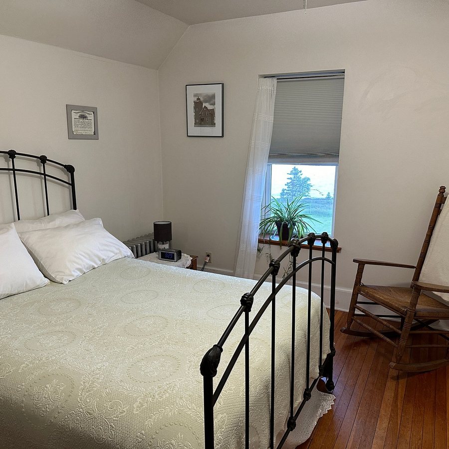 Lighthouse Bed and Breakfast — Guest room