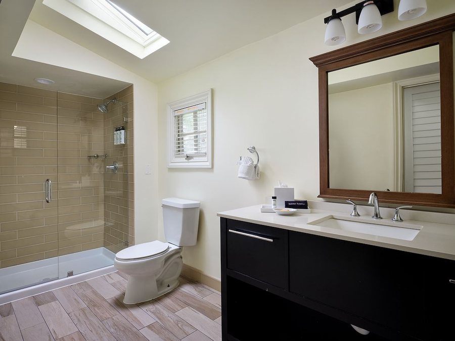 Lighthouse Lodge Venice Louisiana — Bathroom