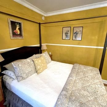 Lilac Inn — Guest room