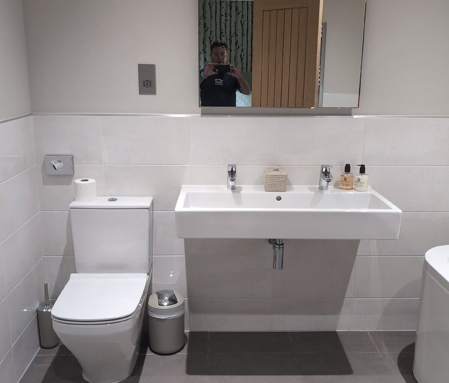 Lime Tree Hotel — Bathroom