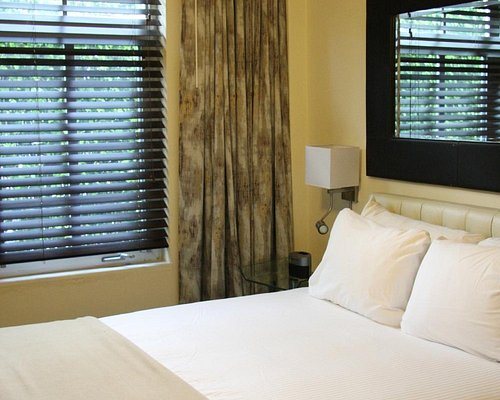 Lincoln Arms Suites Miami Beach Florida — Guest room