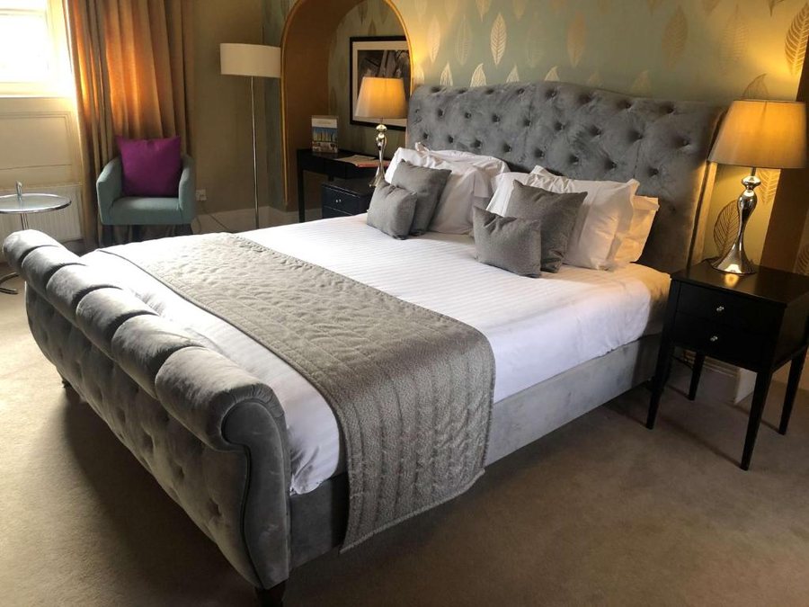 Lincoln Hotel — Guest room