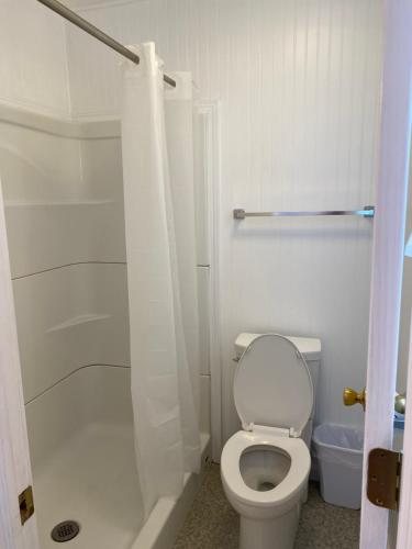 Lincoln Log Colony — Bathroom