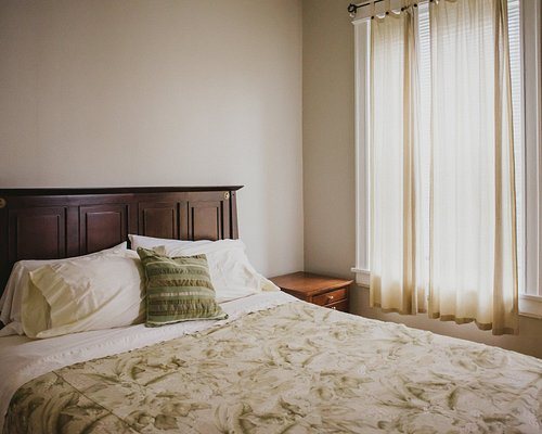 Lincoln Park Oasis Chicago Illinois — Guest room