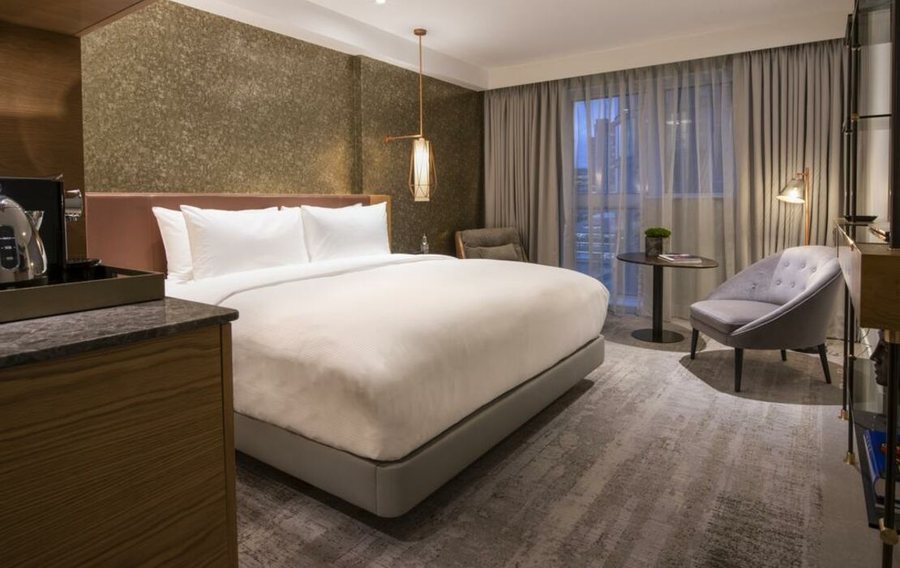 Lincoln Plaza London Curio Collection By Hilton — Guest room