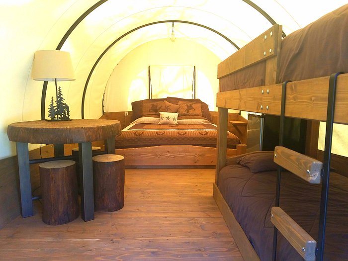 Lincoln Woodstock KOA — Guest room