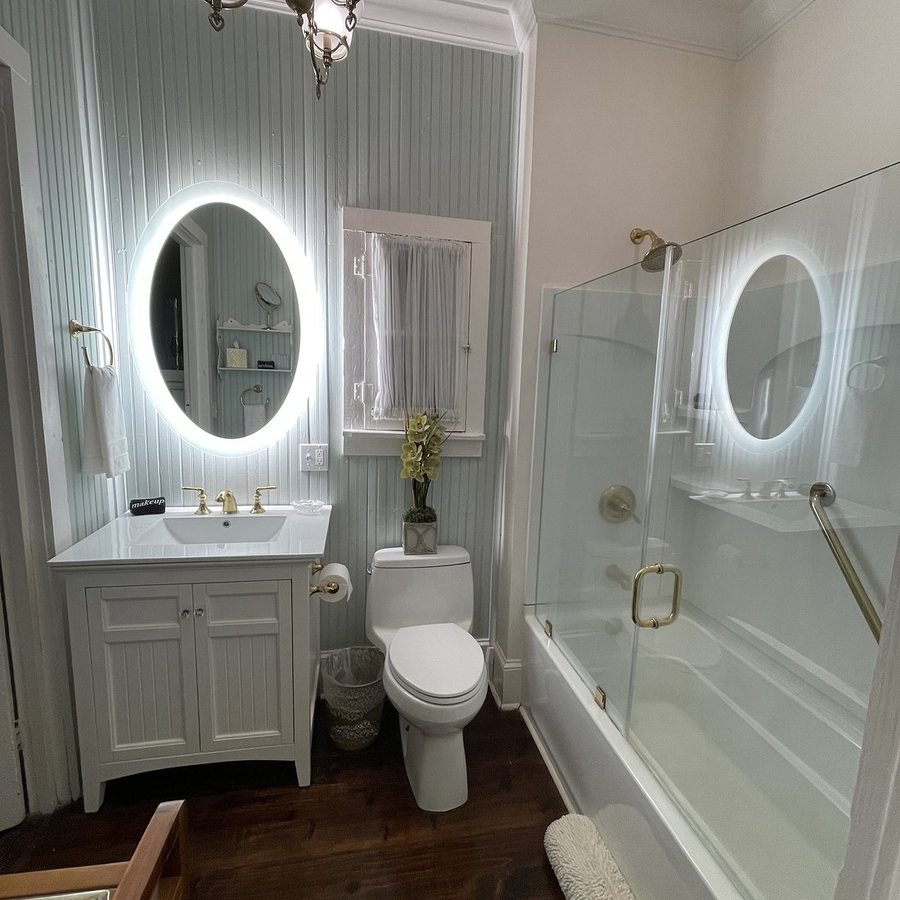 Linden A Historic Bed and Breakfast — Bathroom