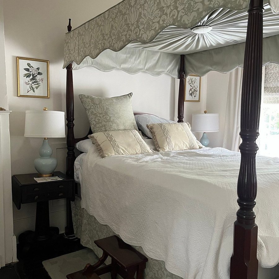 Linden A Historic Bed and Breakfast — Guest room