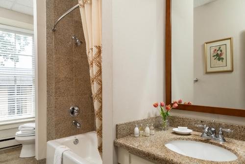 Linden Row Inn Richmond Virginia — Bathroom