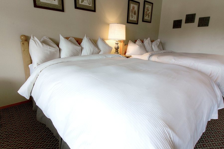 Linderhof Inn — Guest room
