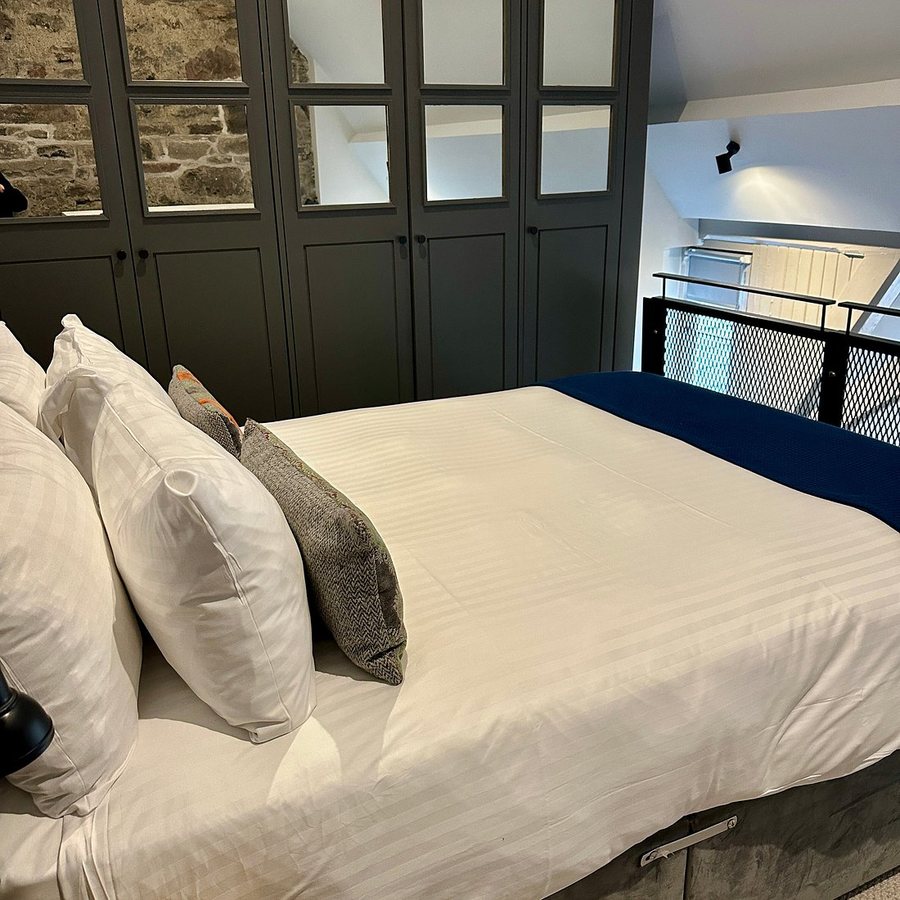 Linton Collection — Guest room