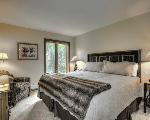 Lion Square Lodge — Guest room