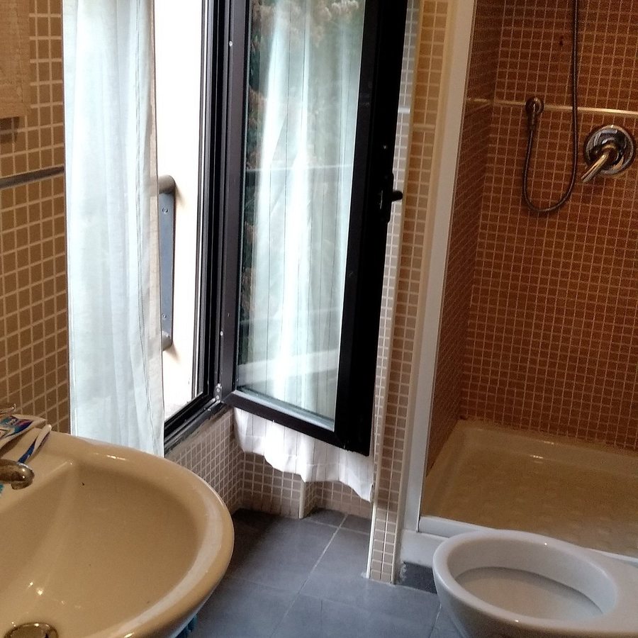 Lion University Youth Hostel Milano — Bathroom