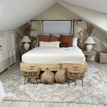 Lions and Lanterns Inn — Guest room
