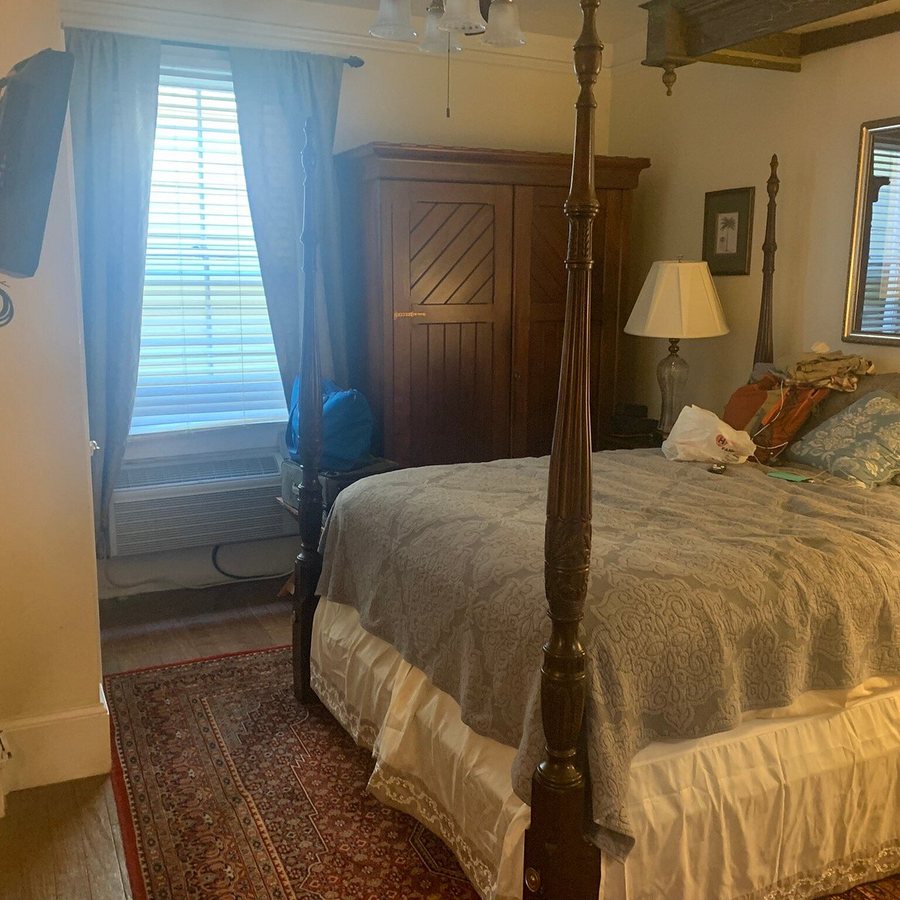 Lions Inn Bed Breakfast — Guest room