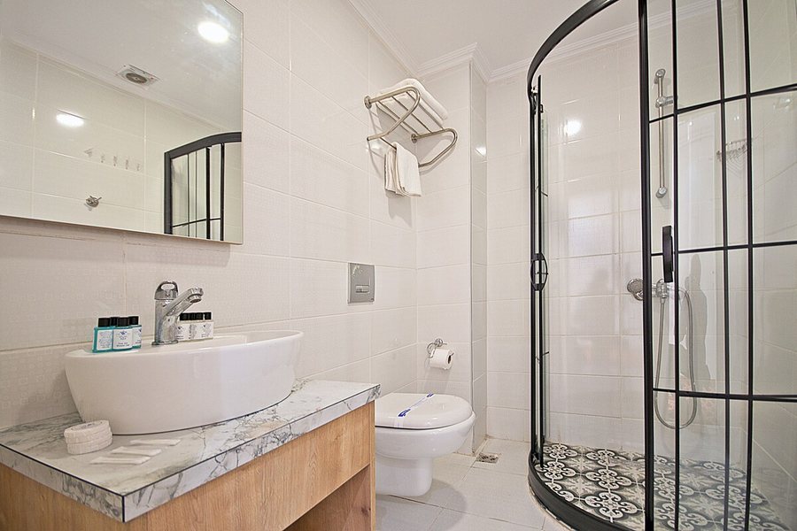 Lions Royal Hotel Istanbul — Bathroom