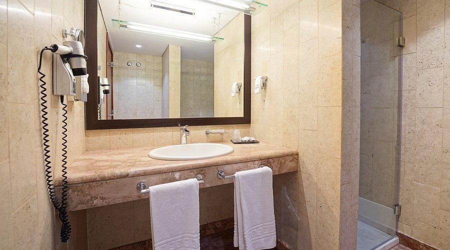 Lisbon Arsenal Suites — Bathroom
