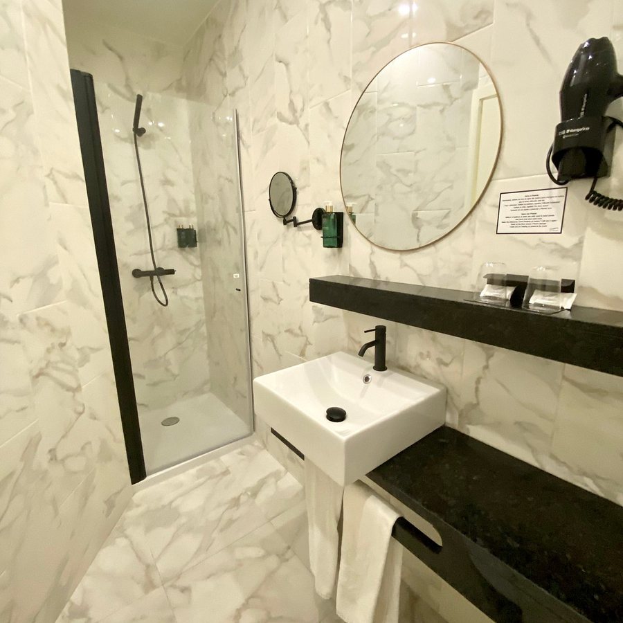 Lisbon City Hollywood Hotel — Bathroom