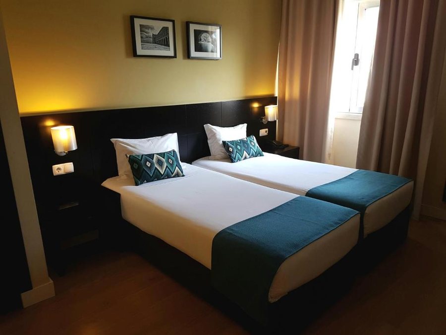 Lisbon City Hollywood Hotel — Guest room