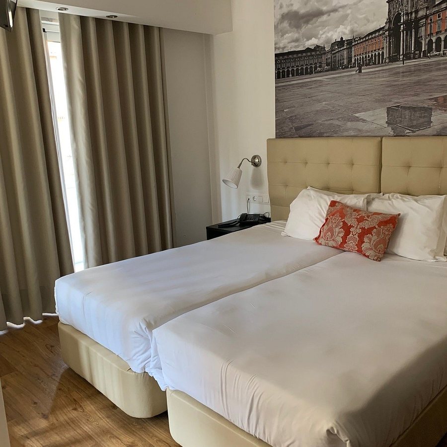 Lisbon City Hotel — Guest room